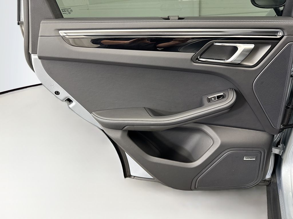 Thumbnail: 2026 Porsche Macan - 27