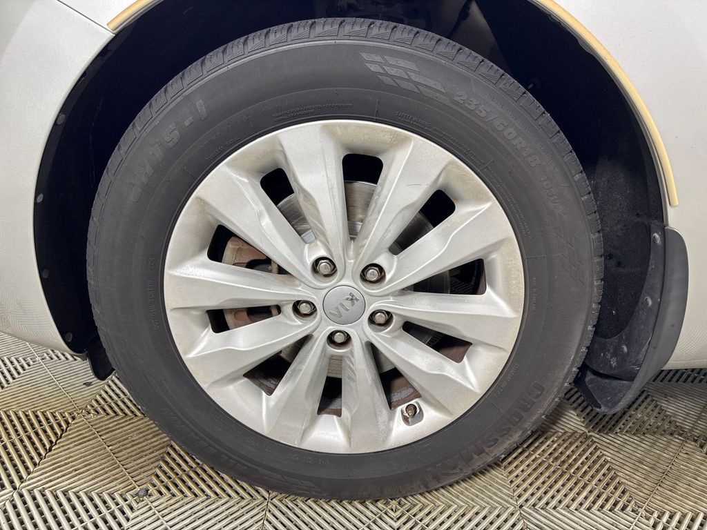 Used 2017 Silver Kia EX image 13