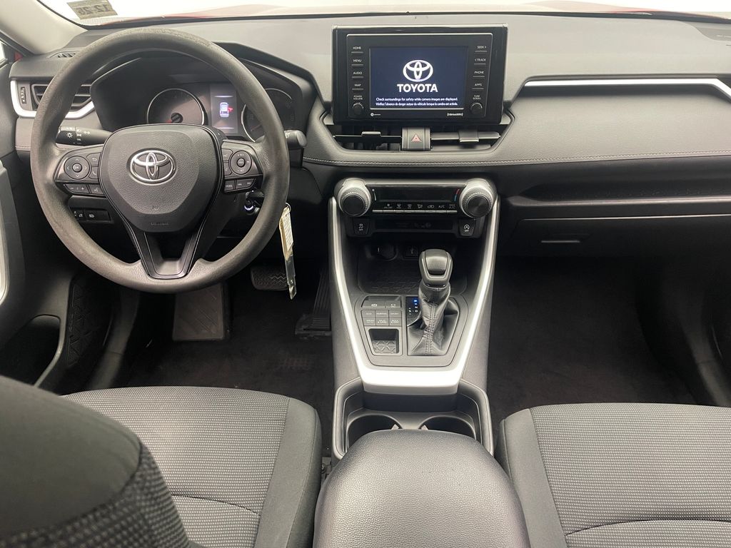 2021 Toyota RAV4 LE 18