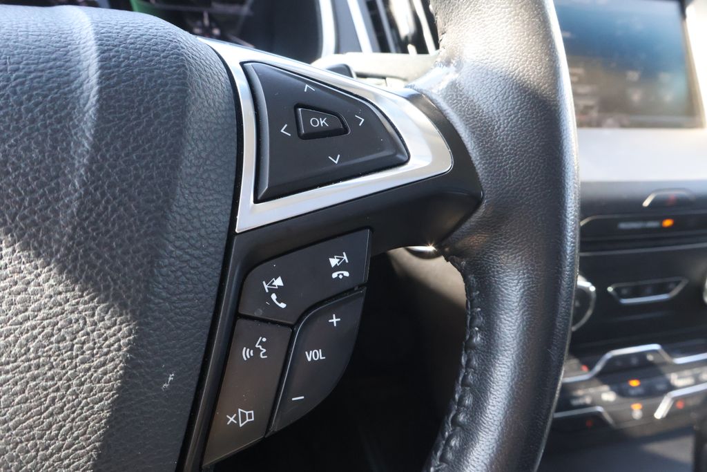 Thumbnail: 2015 Ford Edge - 20