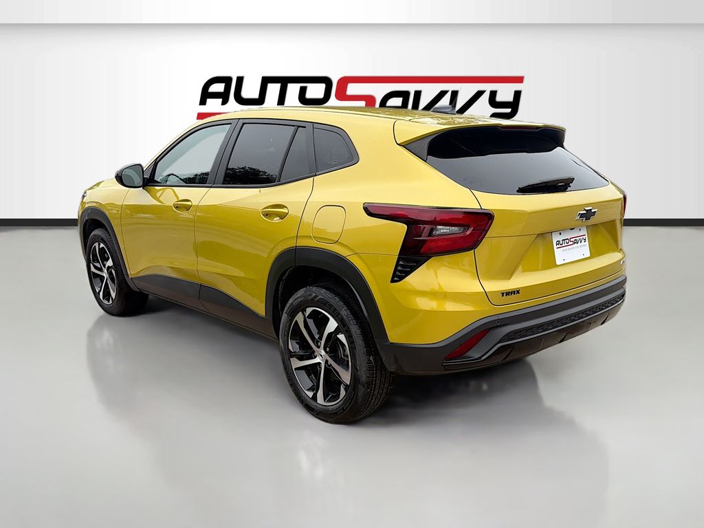 Used 2024 Yellow Chevrolet 1RS image 5