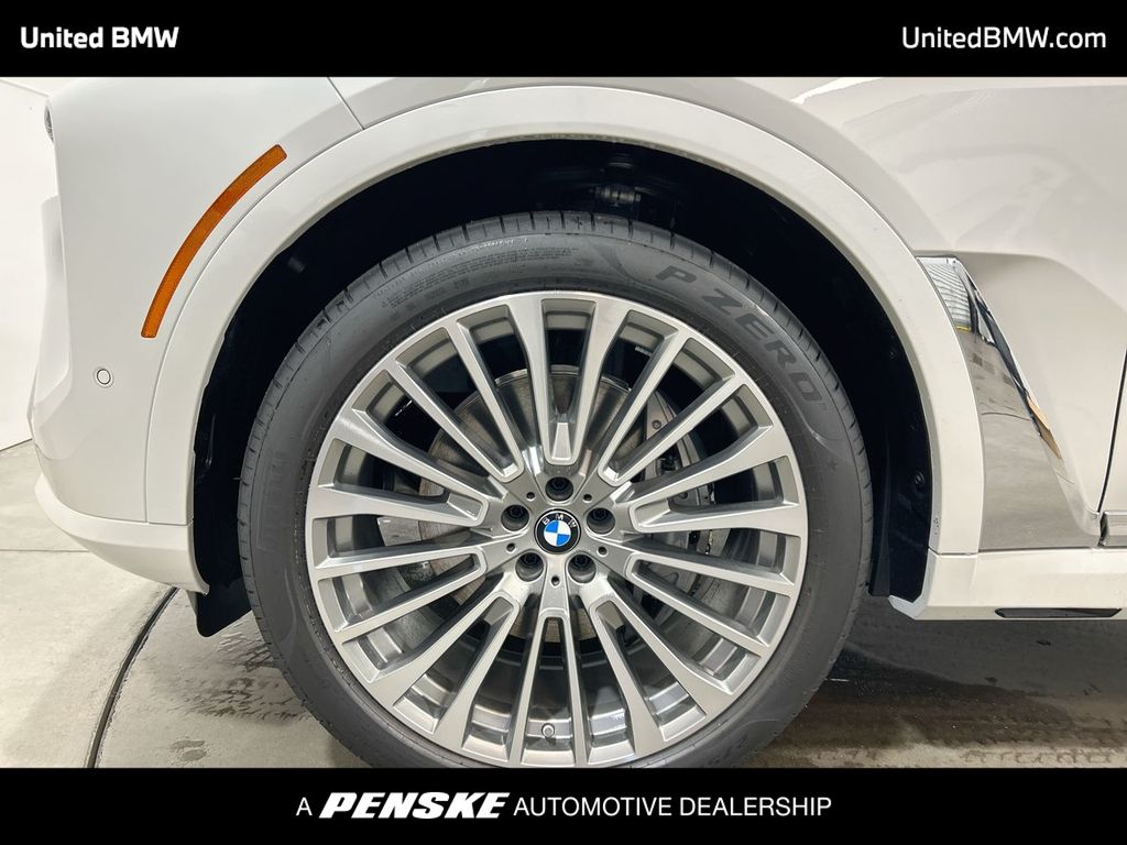 Thumbnail: 2026 BMW X7 - 10