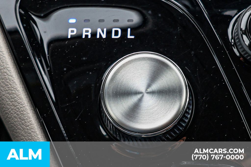 Used 2023 Black Chrysler Touring L image 43