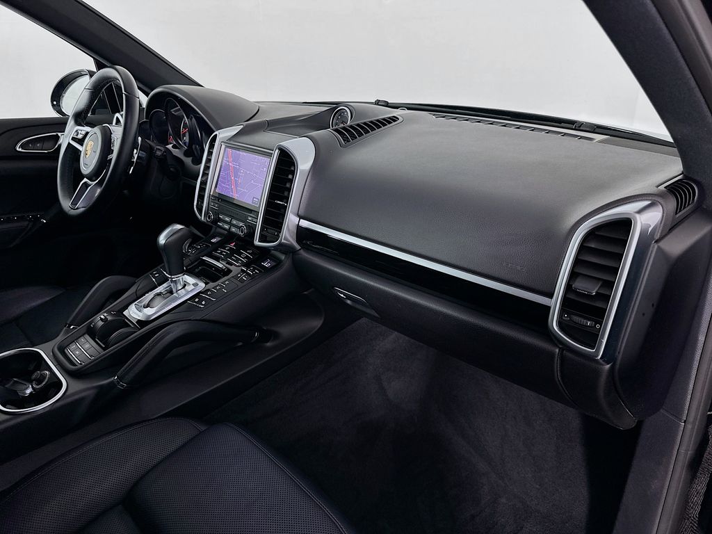 Thumbnail: 2017 Porsche Cayenne - 30