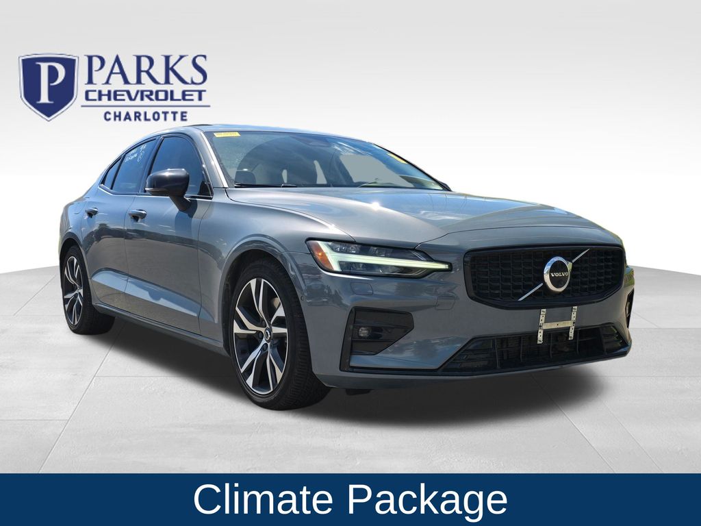 2023 Volvo S60 B5 Plus Dark Theme AWD