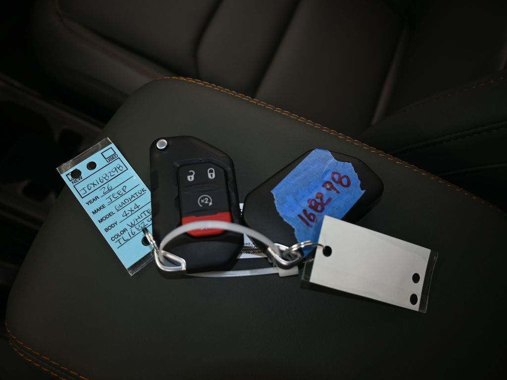 New 2026 bright white clearcoat Jeep Mojave image 17