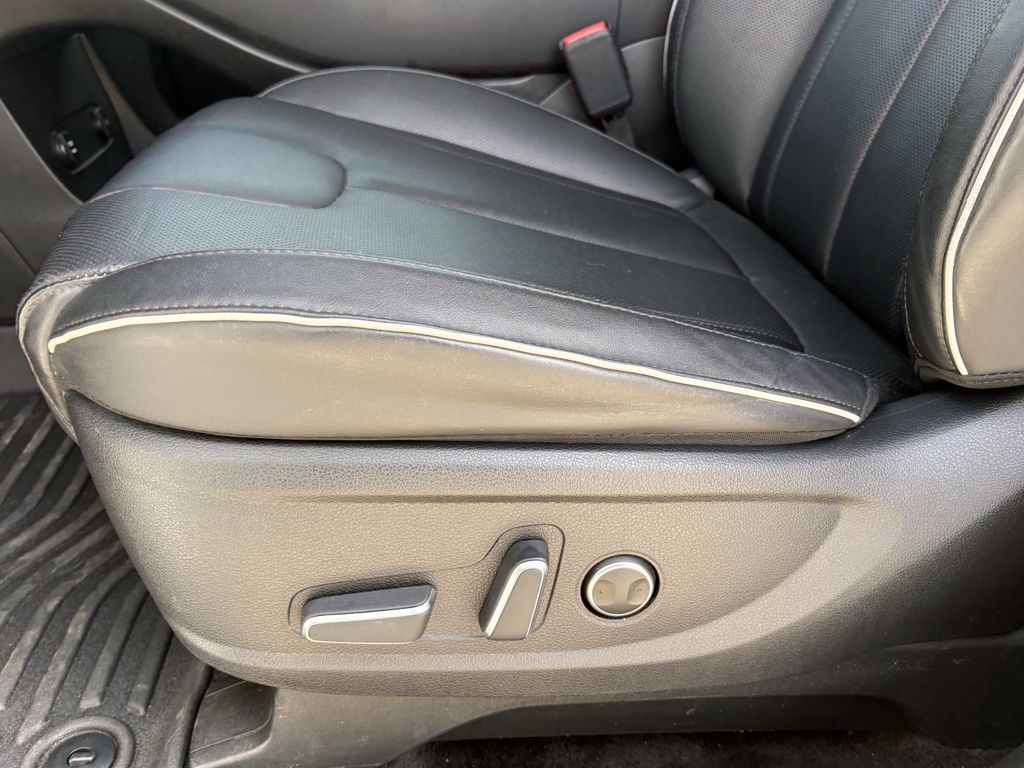 Used 2023 Hyper White Hyundai SEL image 13