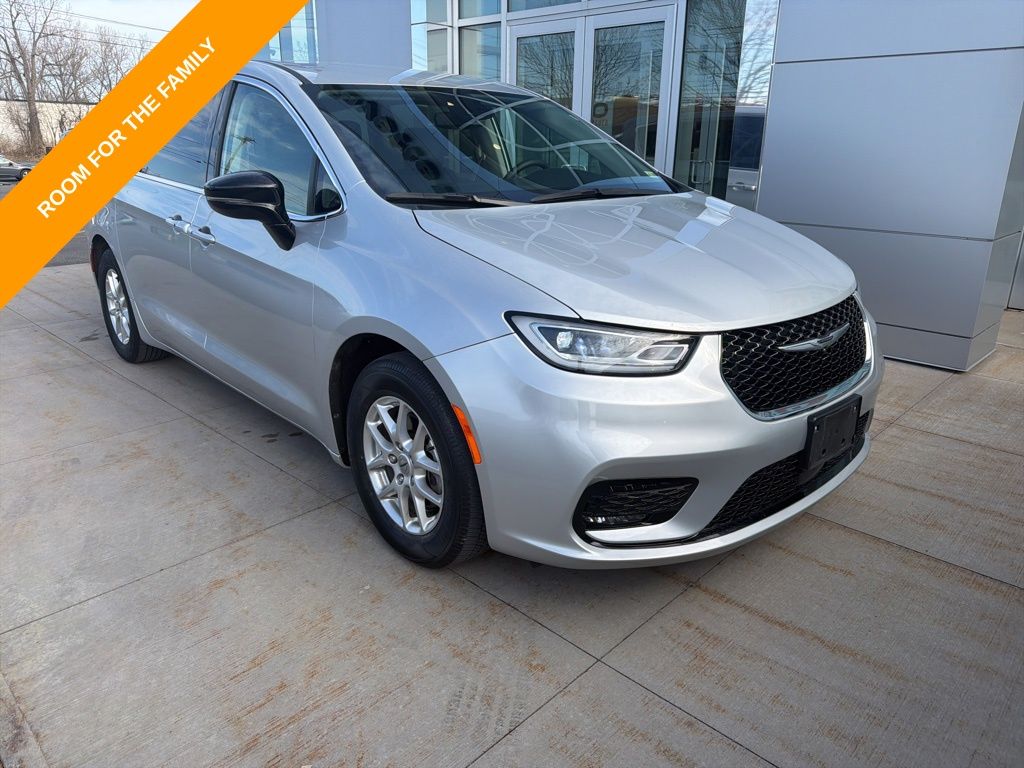 Silver Mist Clearcoat 2024 Chrysler Pacifica Touring L FWD Minivan Front-Wheel Drive 9-Speed Automatic