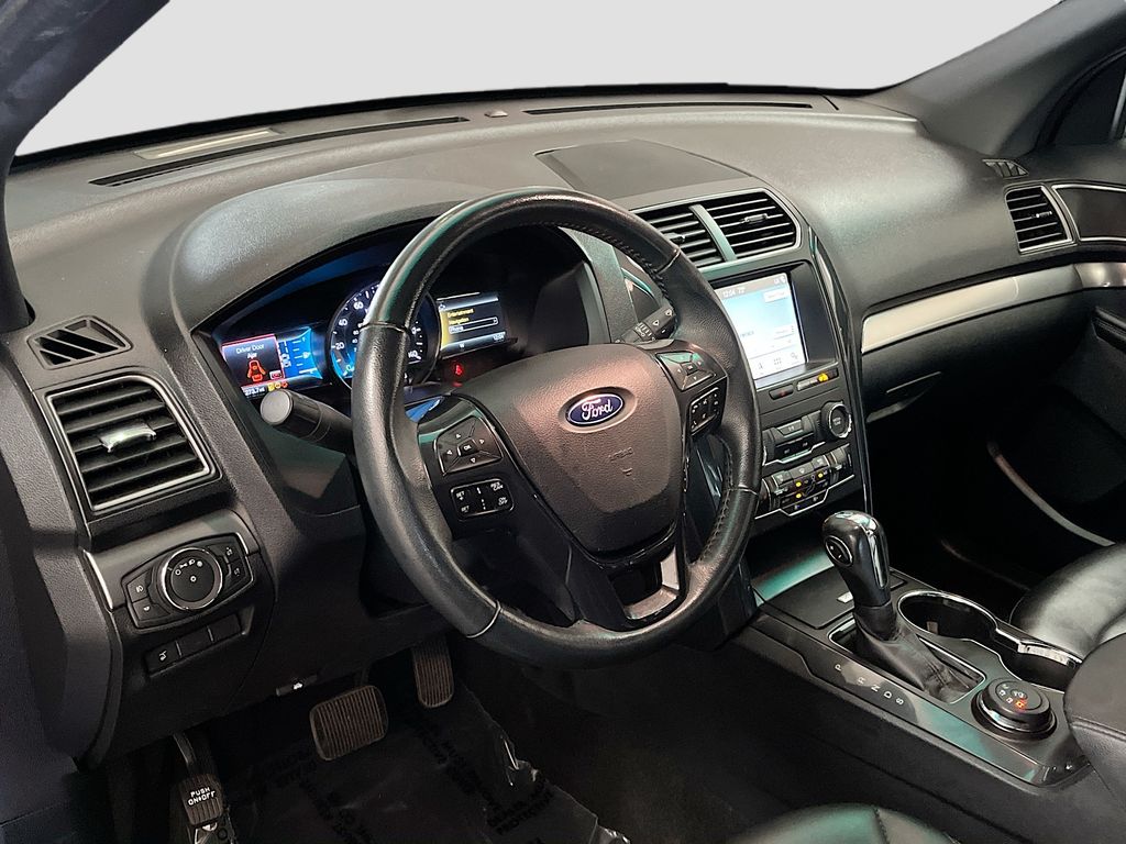 Used 2019 Black Ford XLT image 9