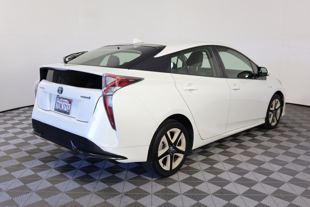 Thumbnail: 2016 Toyota Prius - 4
