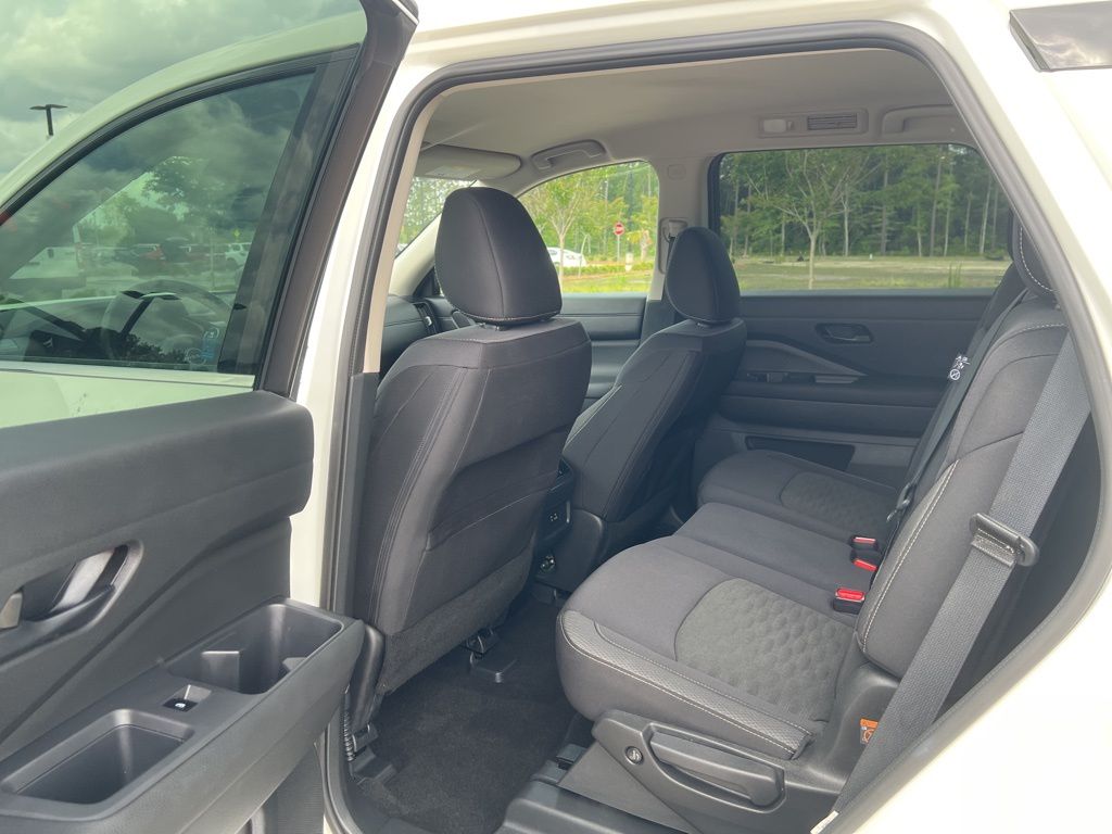 2024 Glacier White Nissan Pathfinder SV FWD SUV
