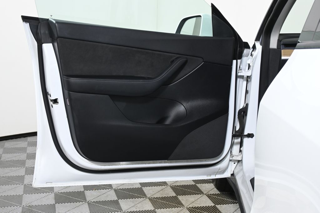 Thumbnail: 2022 Tesla Model Y - 28