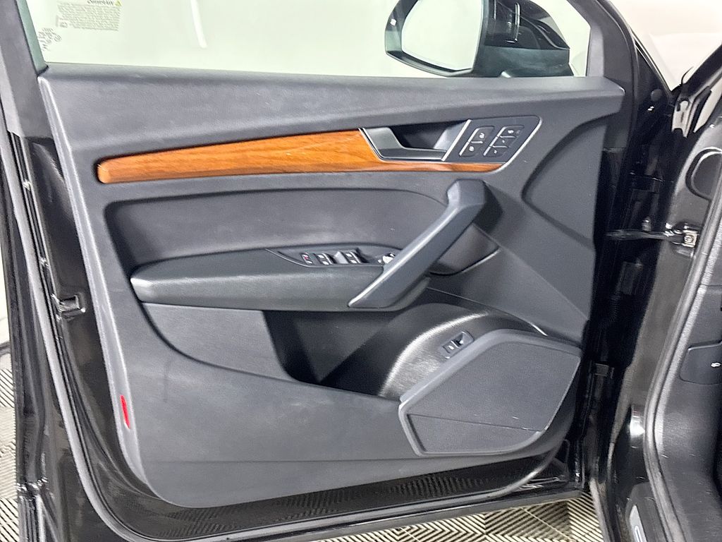 2023 Audi Q5 45 S line Premium