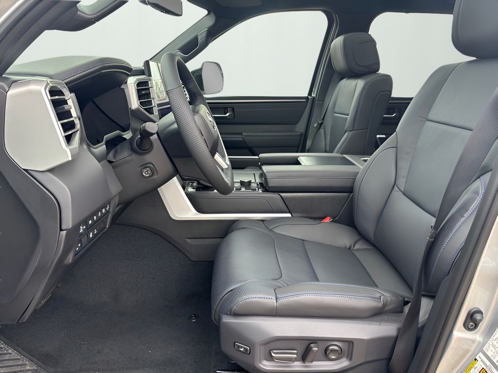 2025 Toyota Tundra CrewMax Platinum photo 9