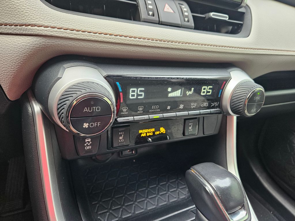 2019 Toyota RAV4 XLE Premium 26