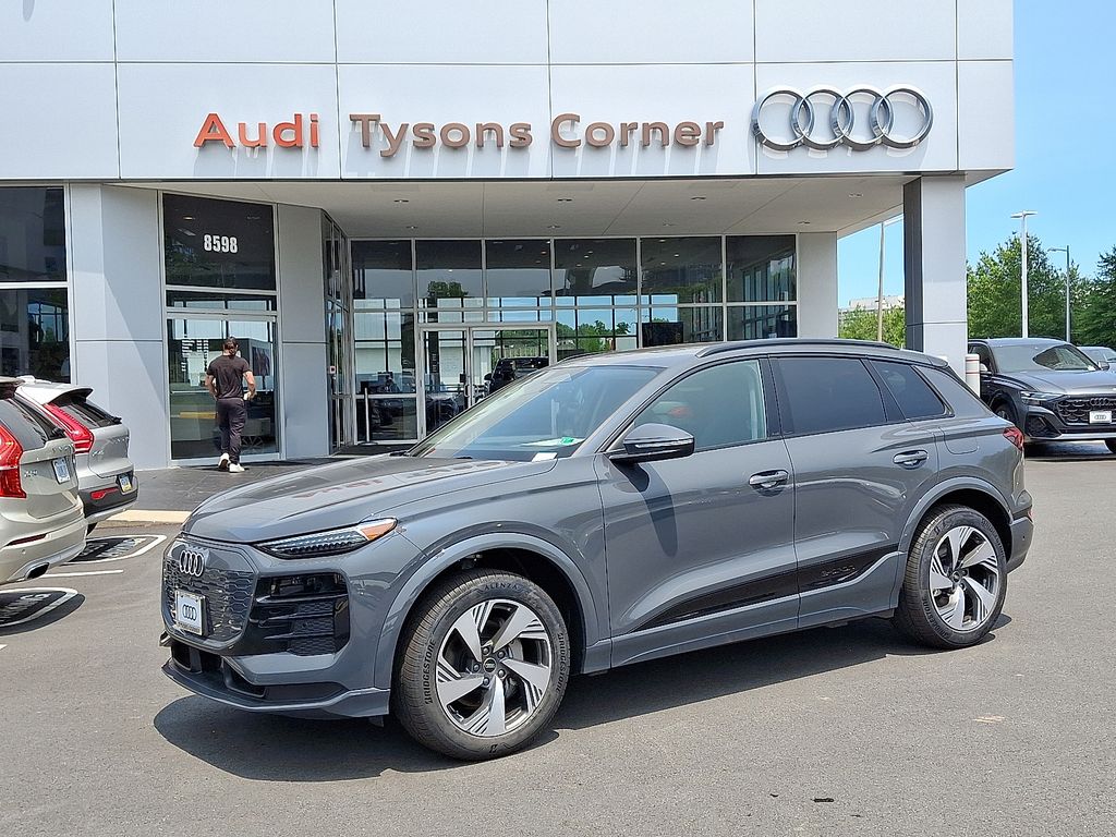 2025 Audi e-tron Premium -
                  Vienna, VA