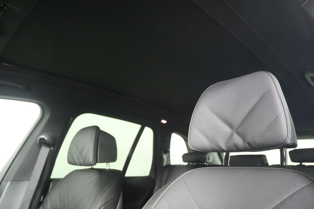 Thumbnail: 2026 BMW X5 - 12