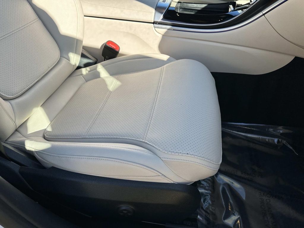 Thumbnail: 2025 Mercedes-Benz C-Class - 22