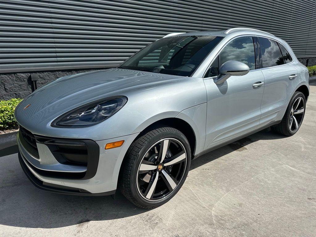 Thumbnail: 2026 Porsche Macan - 7