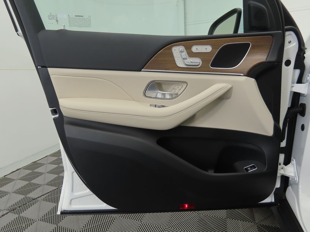 Thumbnail: 2026 Mercedes-Benz GLE - 26