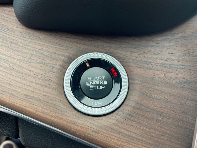 JeepGrand Cherokee L8