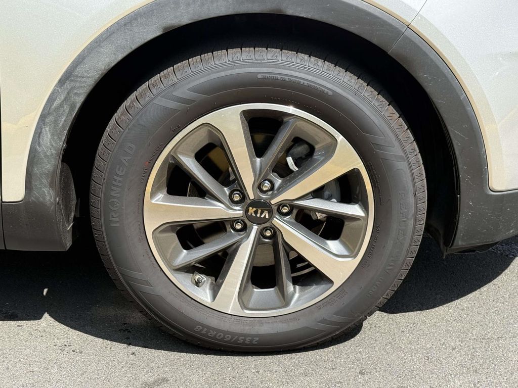 Thumbnail: 2019 Kia Sorento - 17