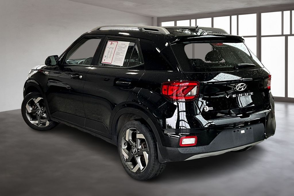 Used 2023 Black Hyundai SEL image 14