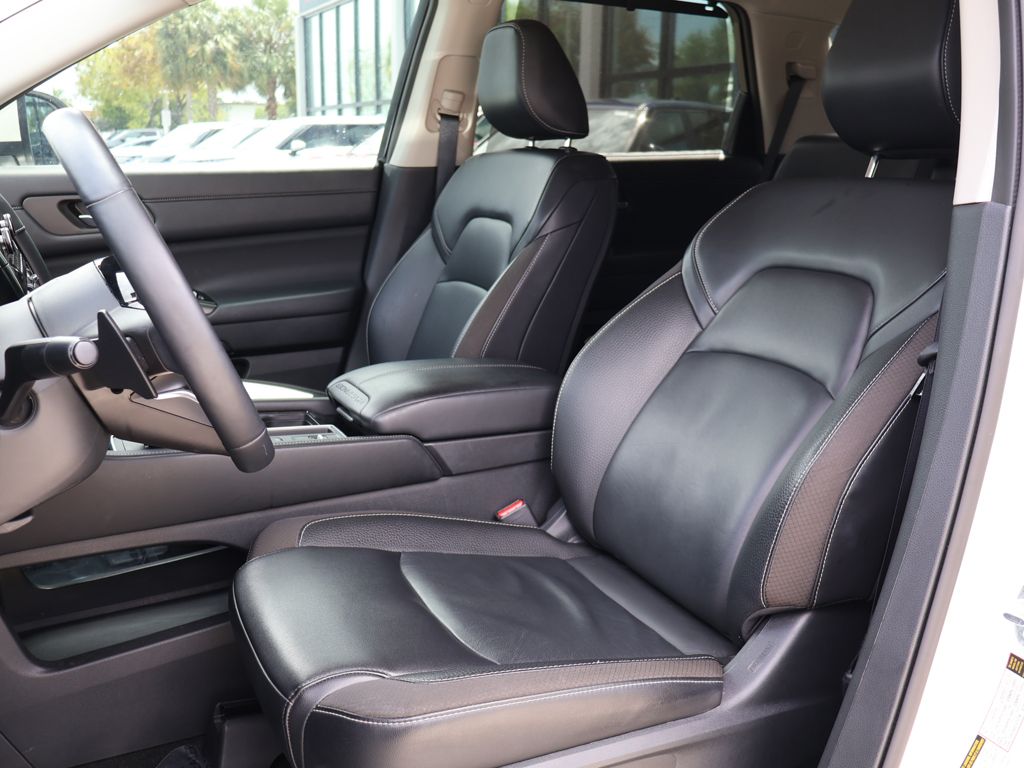 Used 2024 White Nissan SL image 30