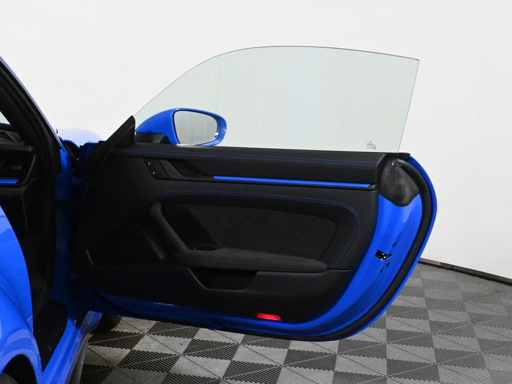 Thumbnail: 2022 Porsche 911 - 32