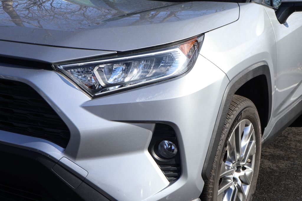 2019 Toyota RAV4 XLE Premium 3