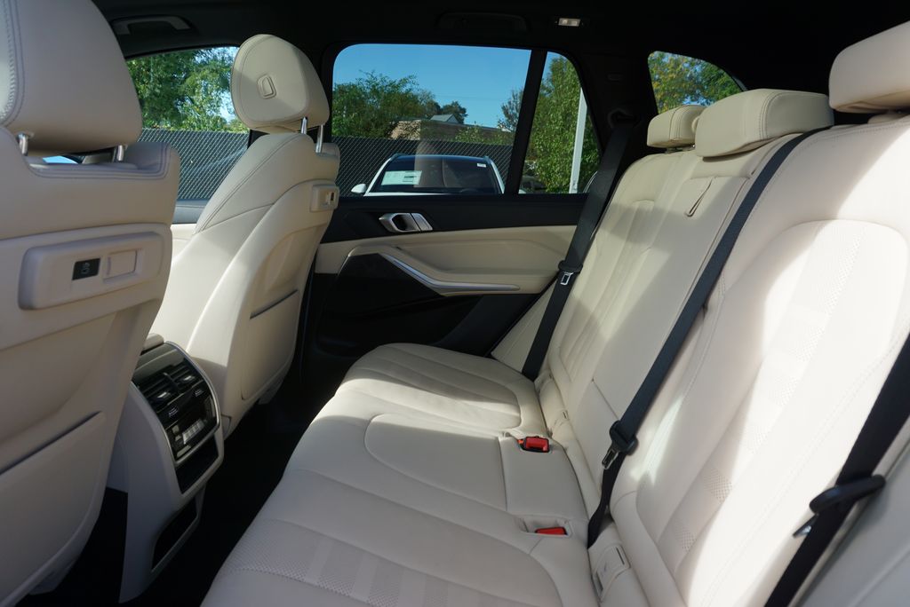 Thumbnail: 2022 BMW X5 - 13