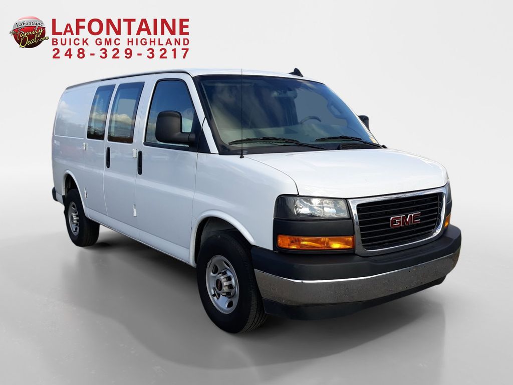 2022 GMC Savana 2500 Work Van 3