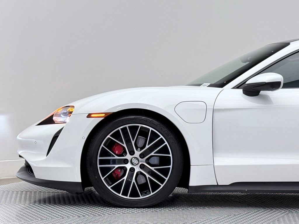 Thumbnail: 2020 Porsche Taycan - 9