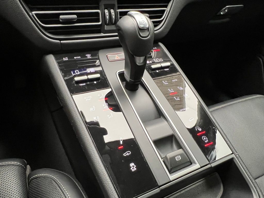 Thumbnail: 2025 Porsche Macan - 11