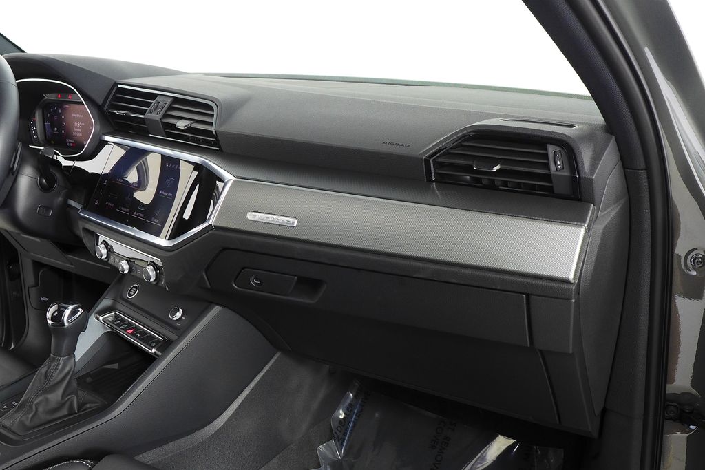 Thumbnail: 2025 Audi Q3 - 14