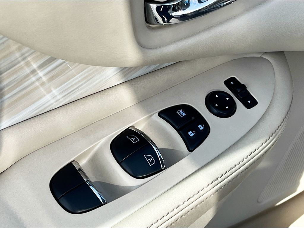 Used 2017 Gray Nissan SL image 18