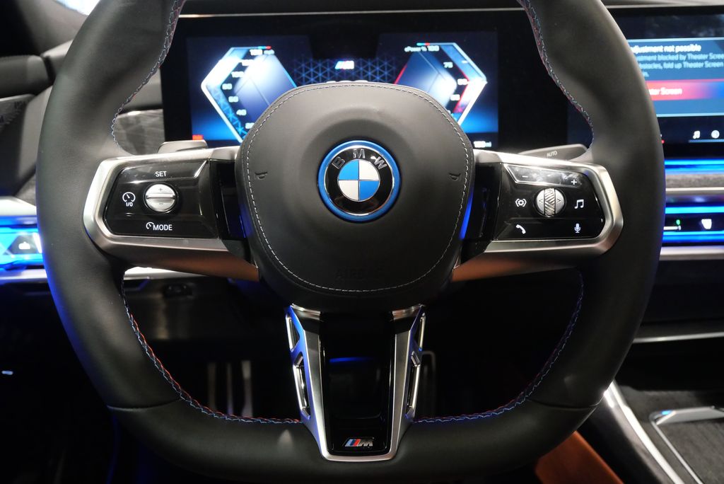 2024 BMW i7 M70 22