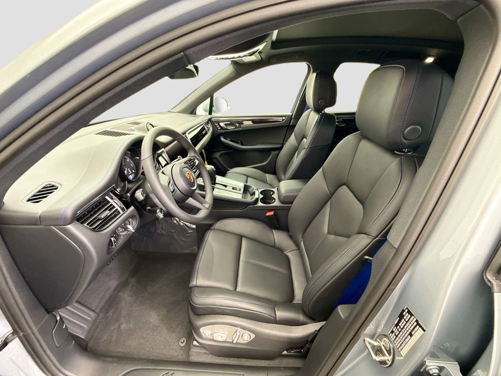 Thumbnail: 2026 Porsche Macan - 5