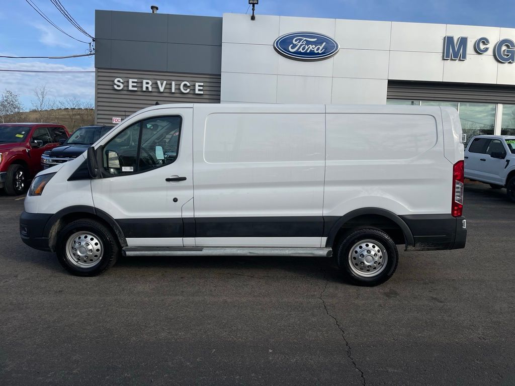 View vehicle photo 3