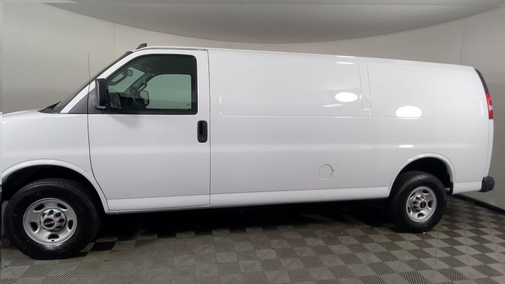 2023 GMC Savana 3500 Work Van 4