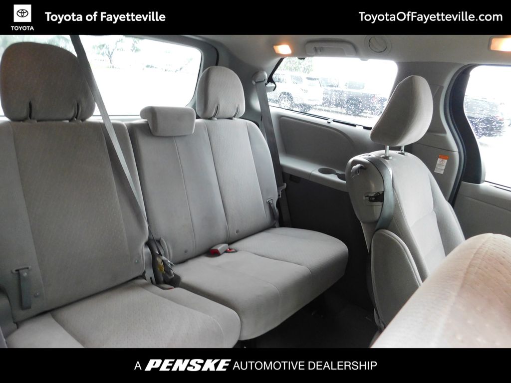 Thumbnail: 2016 Toyota Sienna - 5