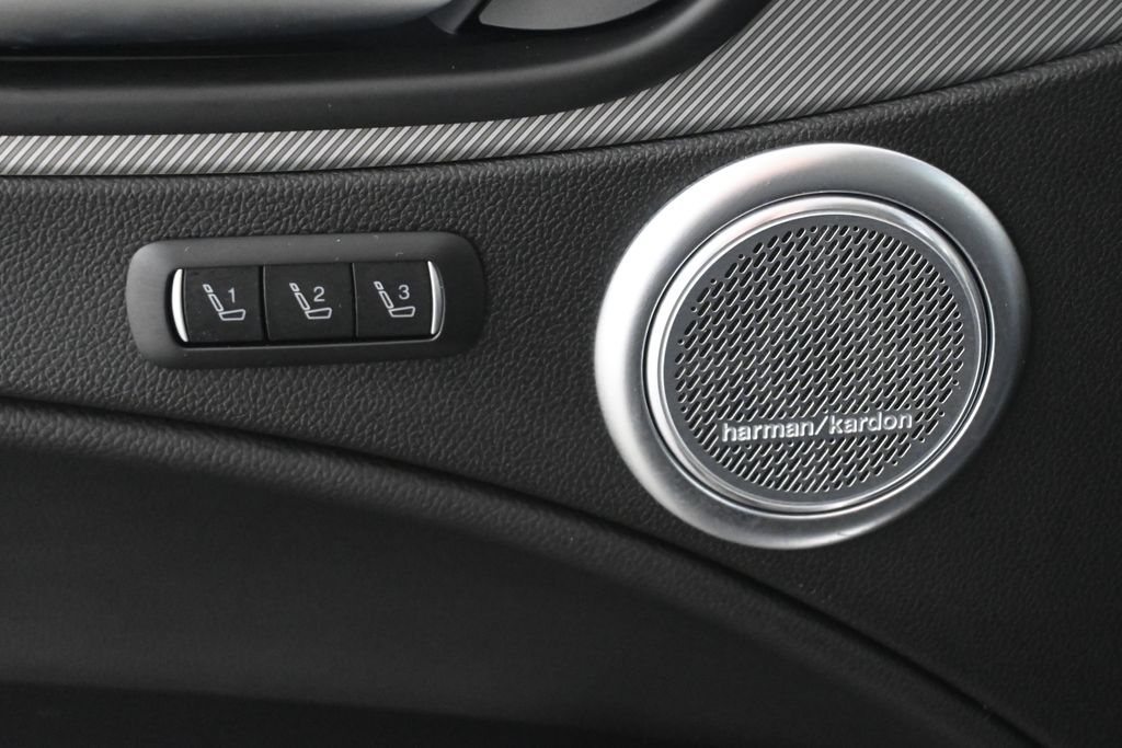 Thumbnail: 2025 Alfa Romeo Stelvio - 25