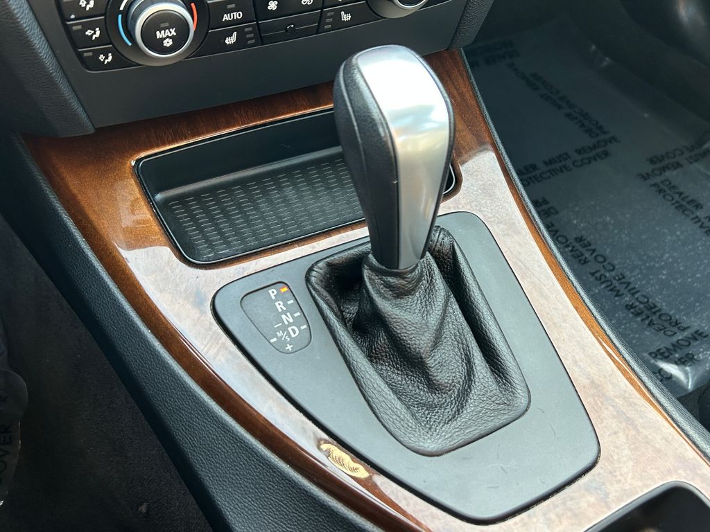 Thumbnail: 2011 BMW 3 Series - 25