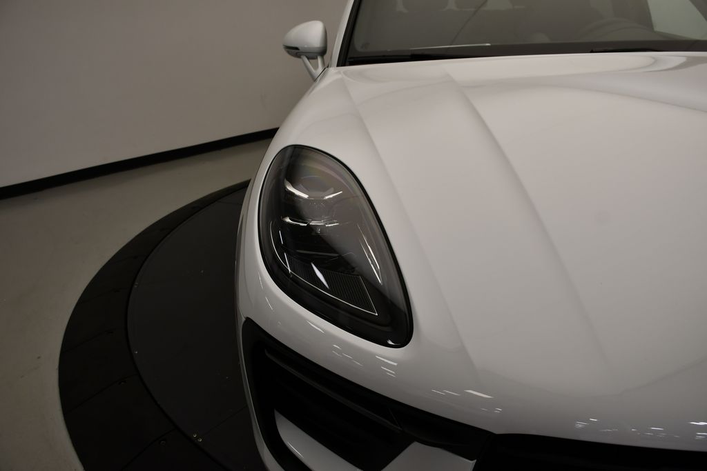 Thumbnail: 2026 Porsche Macan - 14