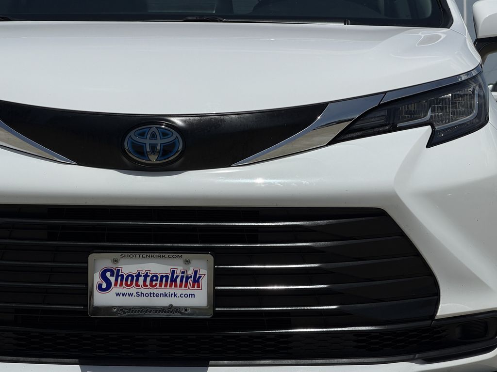 Used 2022 Toyota Sienna Van