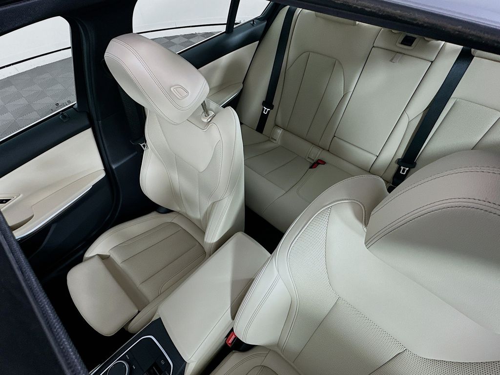 Thumbnail: 2025 BMW 3 Series - 22