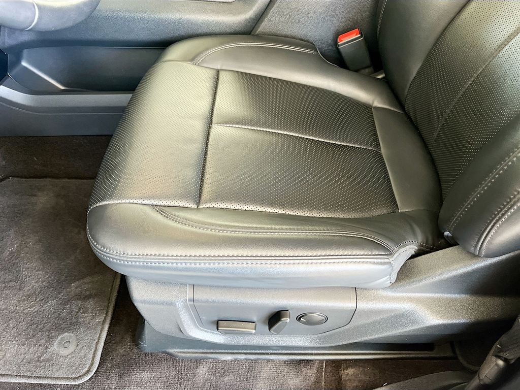 Used 2023 Black Ford XLT image 20