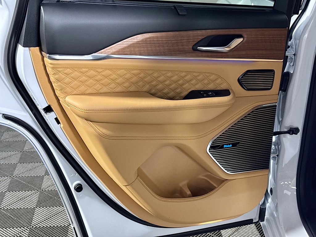 2026 Jeep Grand Cherokee Summit