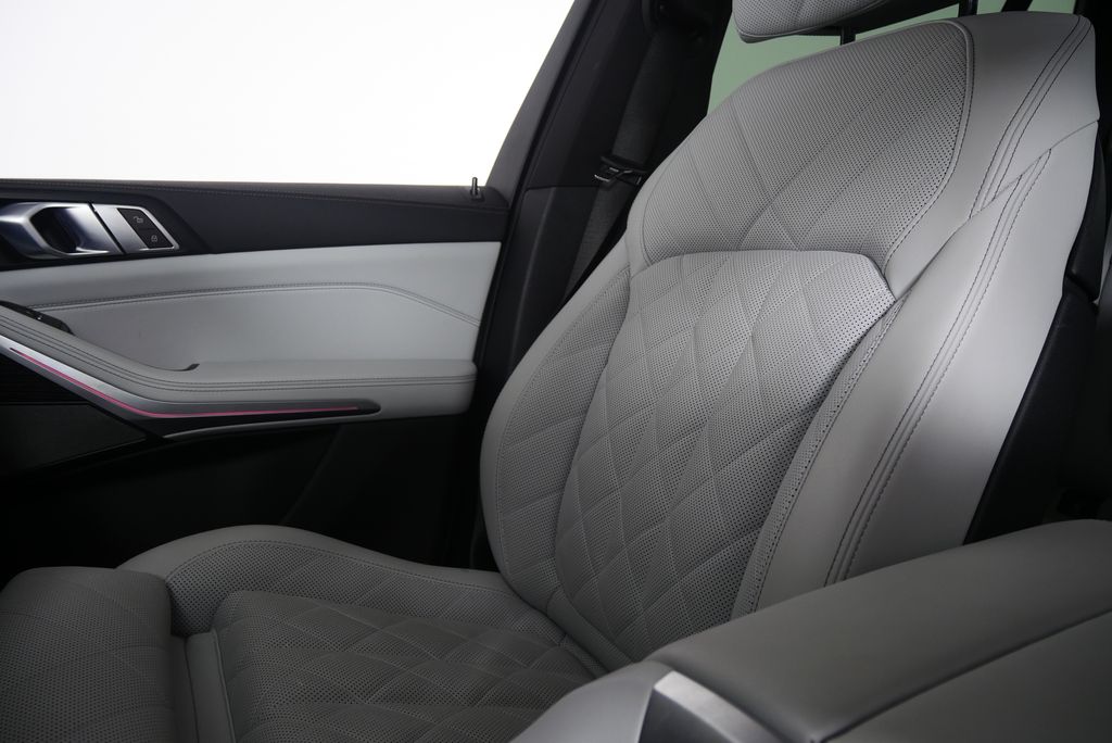 2024 BMW X5 M60i 27