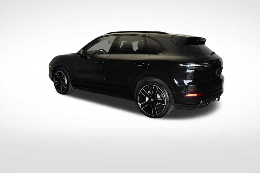 Thumbnail: 2023 Porsche Cayenne - 3
